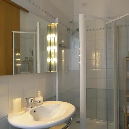 22 Garibaldi Bed & Breakfast